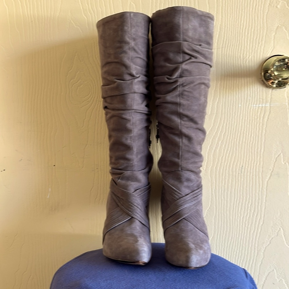 Donald Pliner gray suede ruched Boots